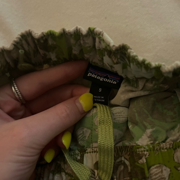 Patagonia barely baggies - Picture 2 of 2